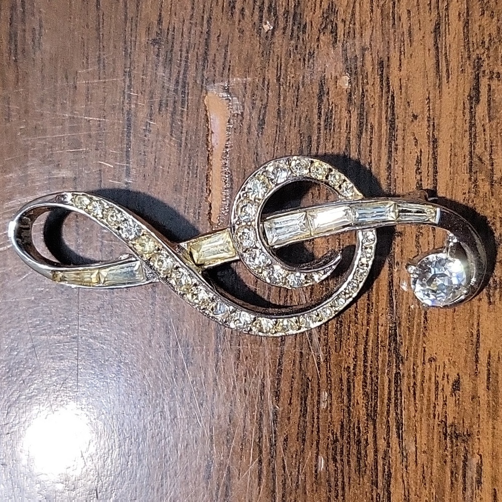 Treble Cleft broach